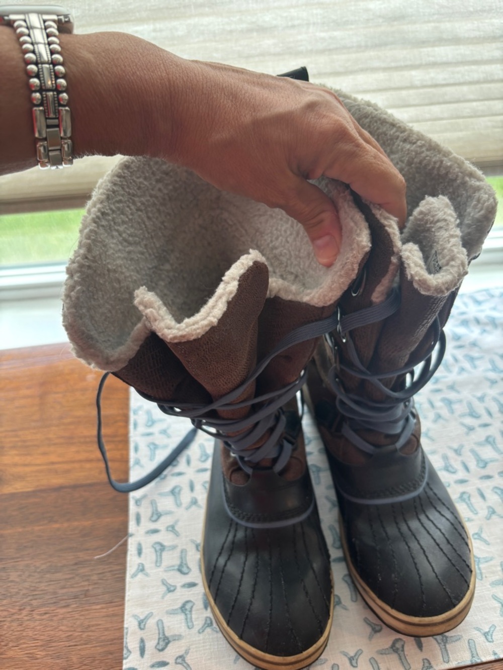 Sorel Brown and Tan Lace-Up Winter Boots 8 - Picture 2 of 9